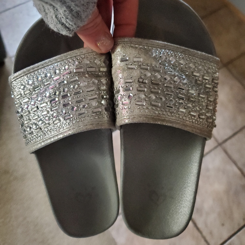 Justice slide sz 1